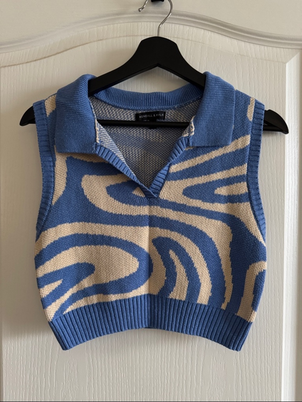 Kendall & Kylie Blue and Cream Patterned Sleeveless Top - Picture 2 of 4